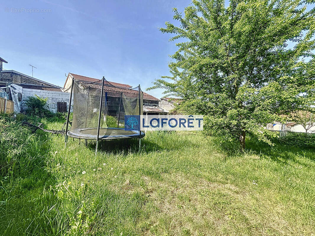 Maison à VAUX-SUR-BLAISE