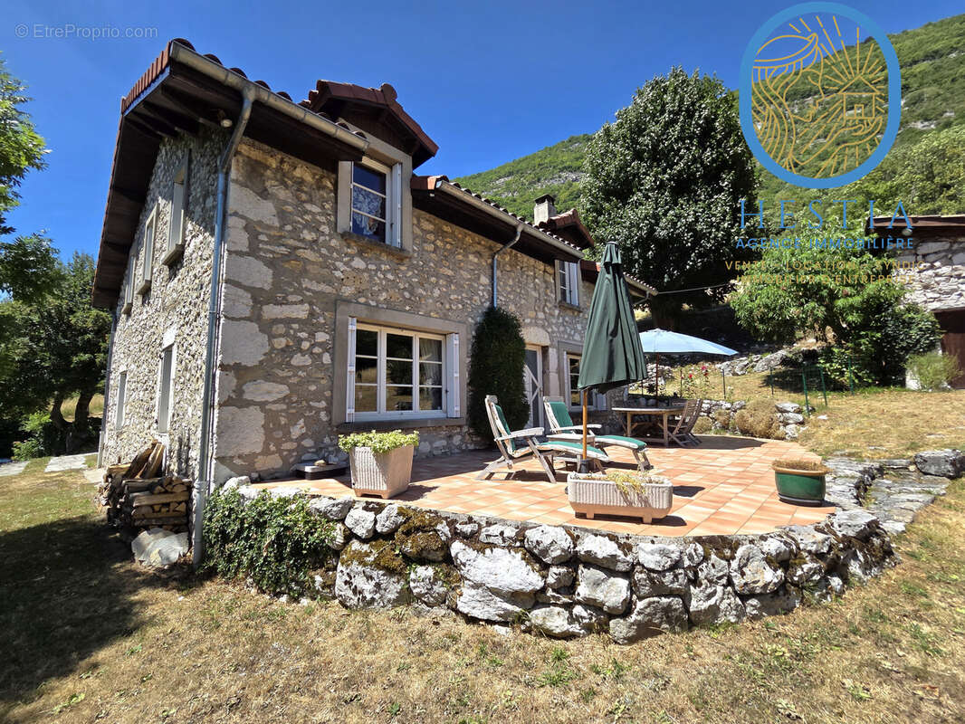 Maison à VEUREY-VOROIZE
