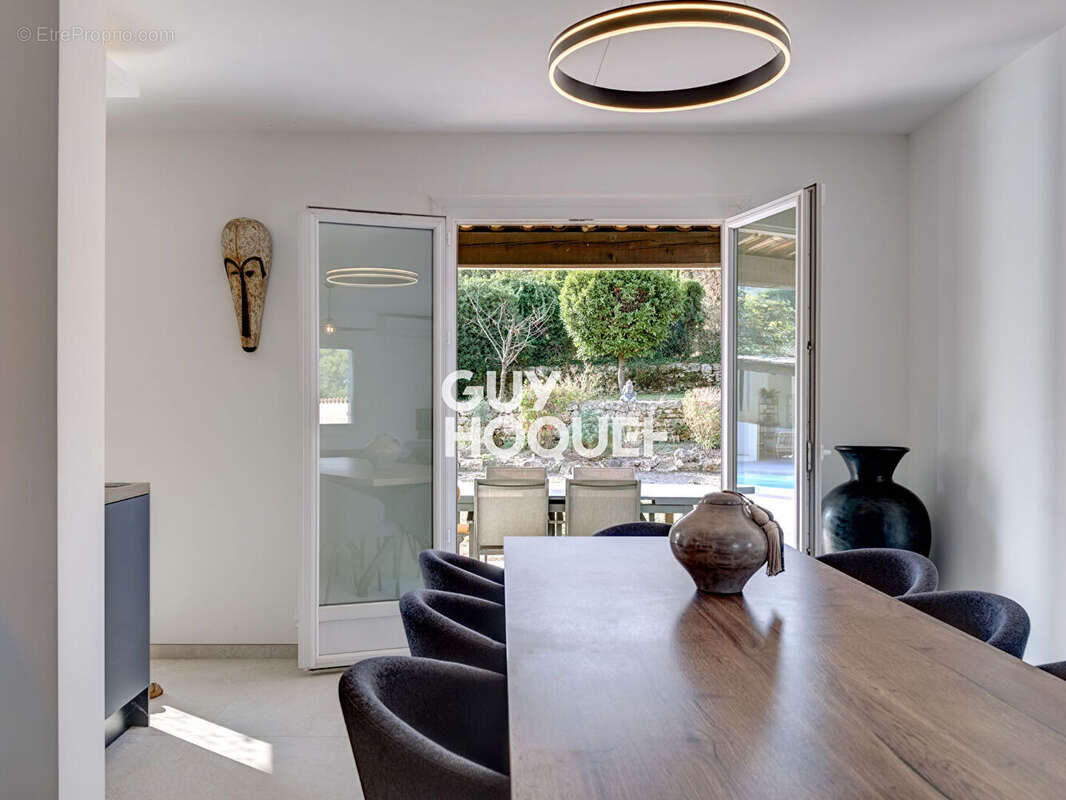 Villa rénovée avec élégance dans un quartier prisé de Mouans-Sartoux - photo 8