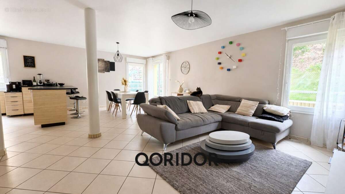 Appartement à GENAY