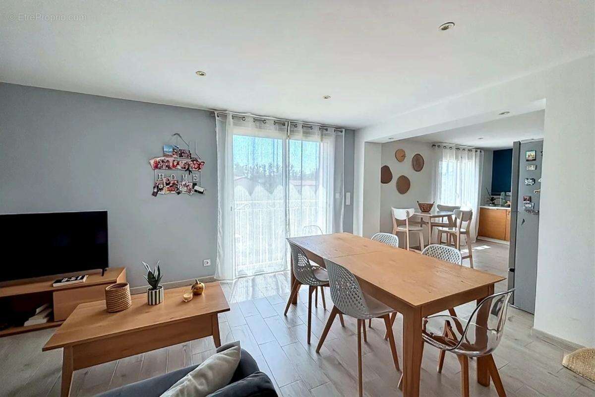Maison 270 m² à Theziers  - photo 5