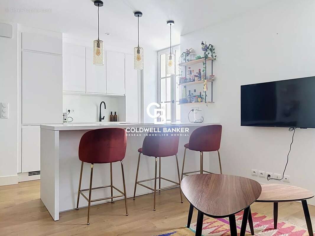 La Rochelle – Centre-ville  Appartement rénové à l'esprit maison de ville - photo 2