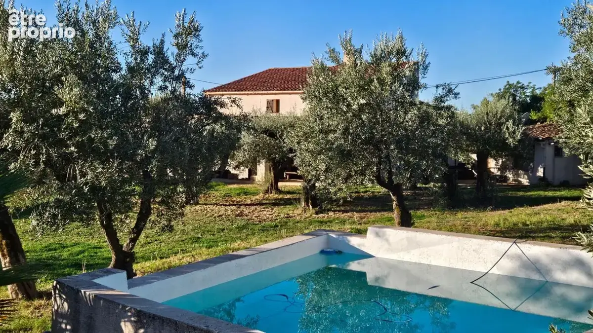 Maison de caractère avec ancienne chapelle, dépendance et terrain de plus de 5 000 m² - photo 3