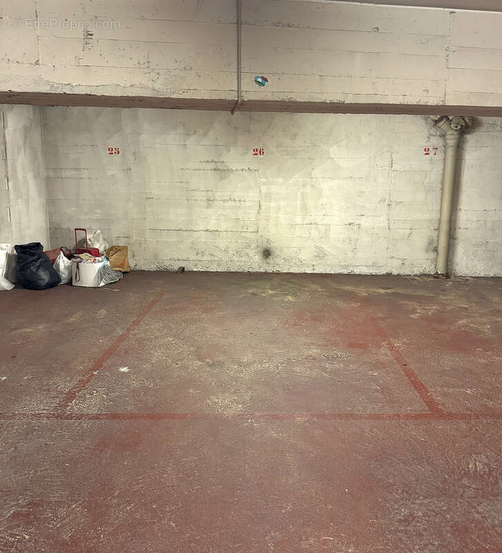 Parking à PARIS-12E