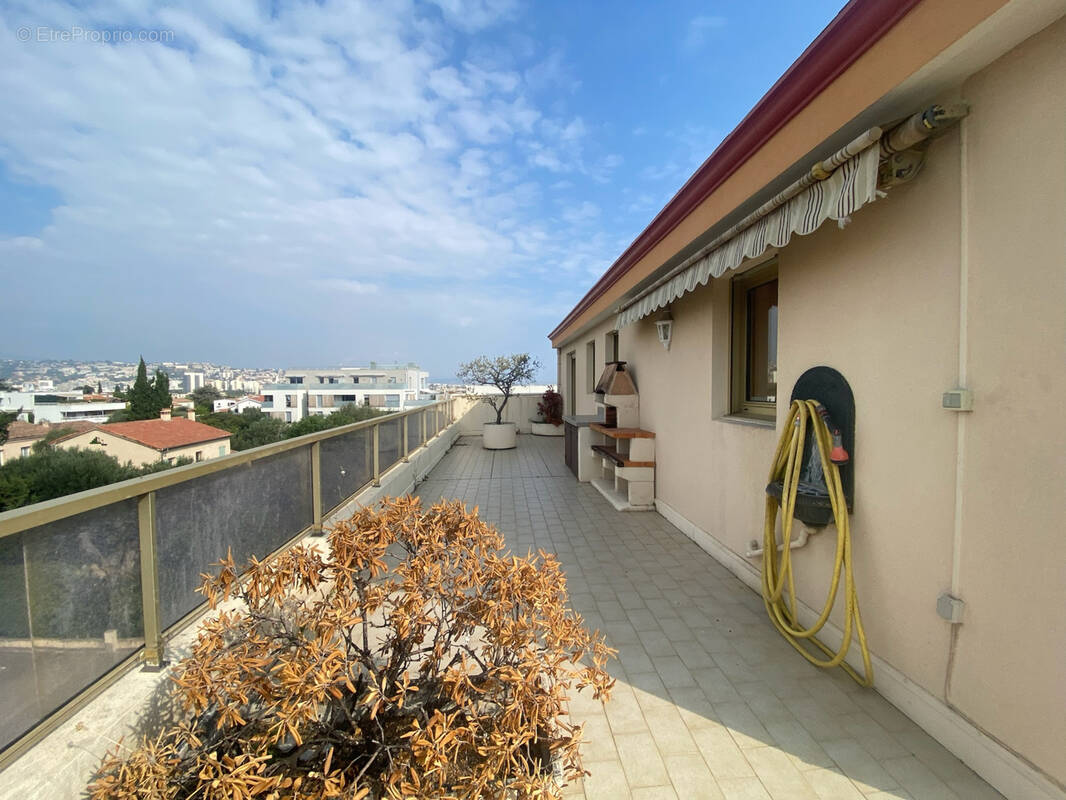 Appartement à SAINT-LAURENT-DU-VAR