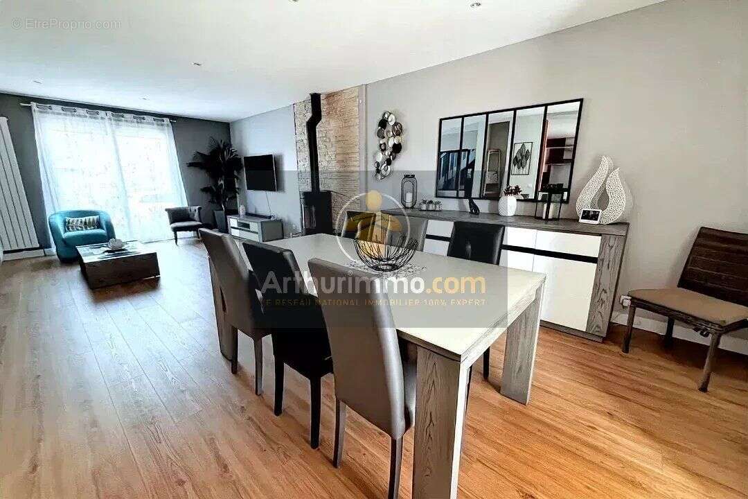 Maison à VERT-SAINT-DENIS