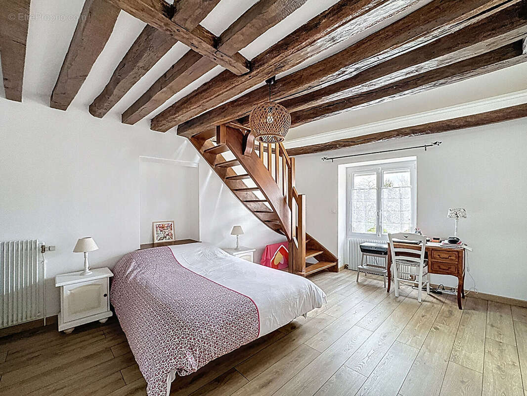 Maison à VAUX-LE-PENIL