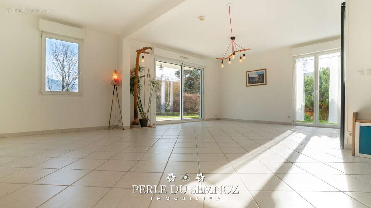 Appartement à SEYNOD