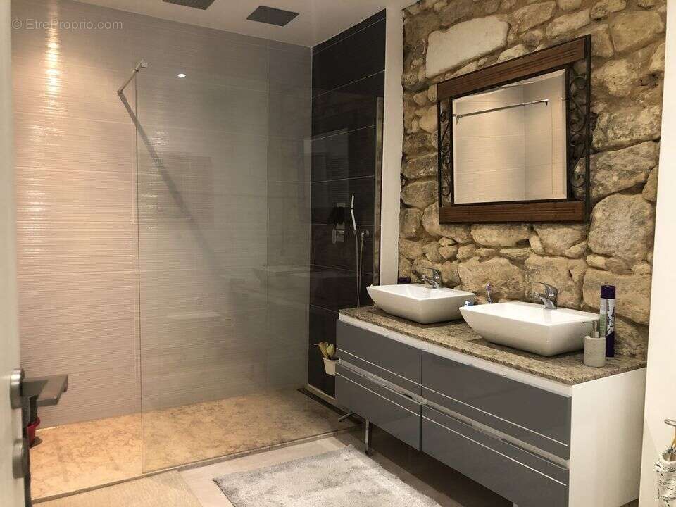 SALLE D&#039;EAU DOUBLE VASQUE  - Maison à PAUILLAC