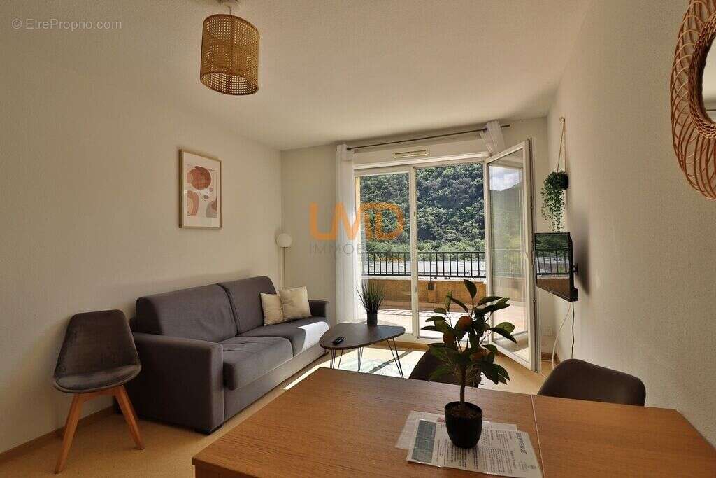 Appartement à AVENE