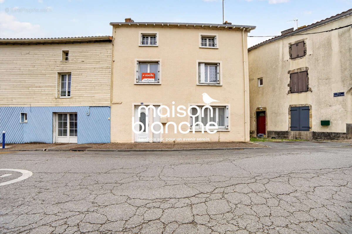 Maison à THENEZAY