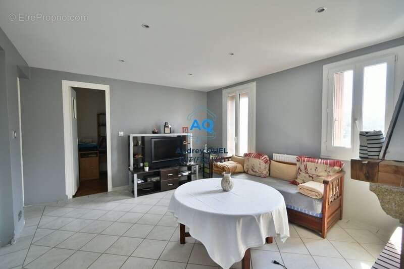 Maison familiale - 6 pièces - 164 m² de surface totale (91m² habitables) avec vue dégagée et fort potentiel – VALSERHONE (01) - photo 3