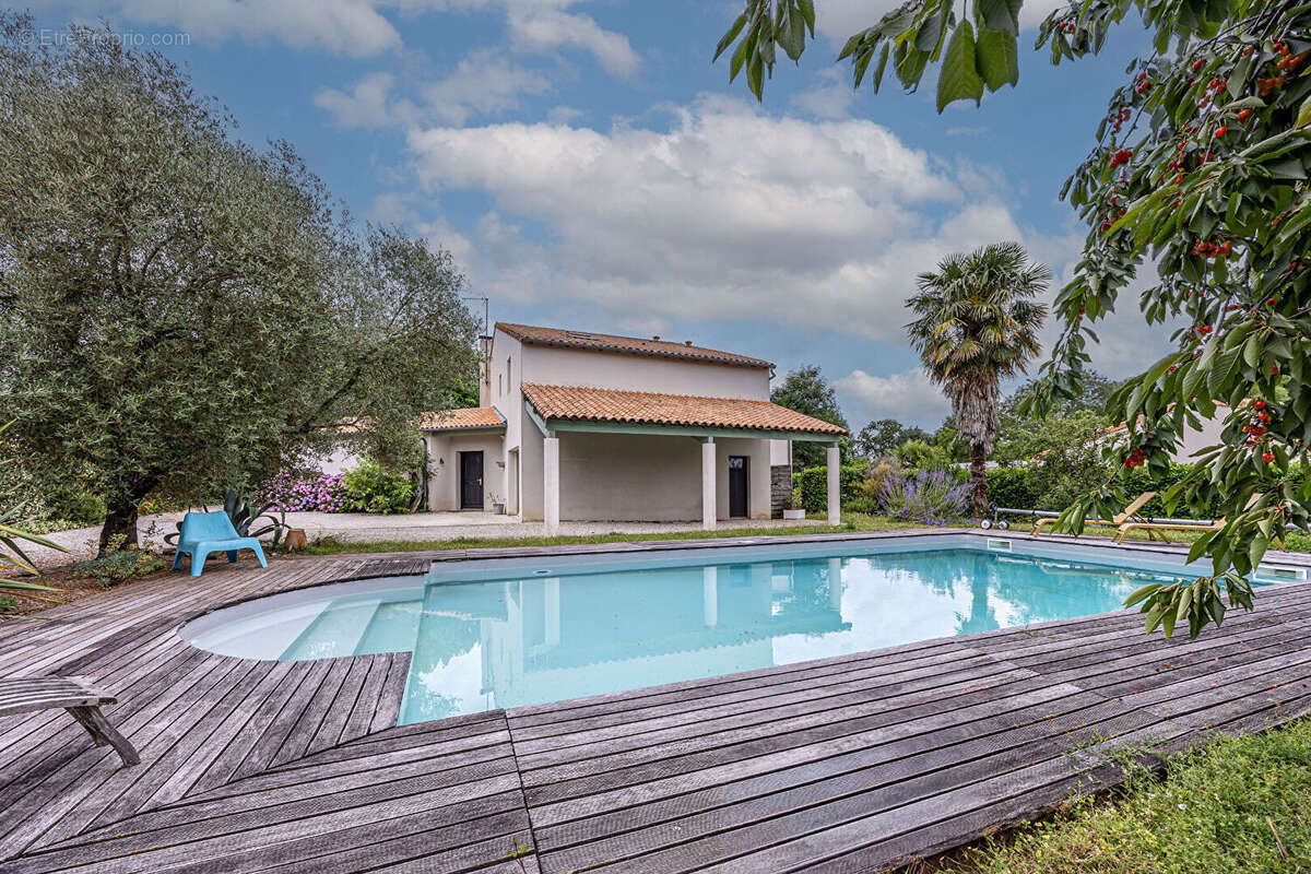 Maison familiale d'exception de 170 m² avec piscine - Secteur recherché de Chauray - photo 6