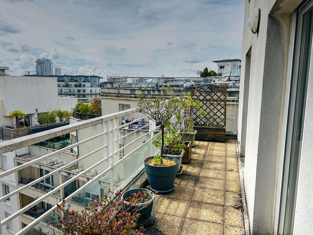 Appartement à COURBEVOIE
