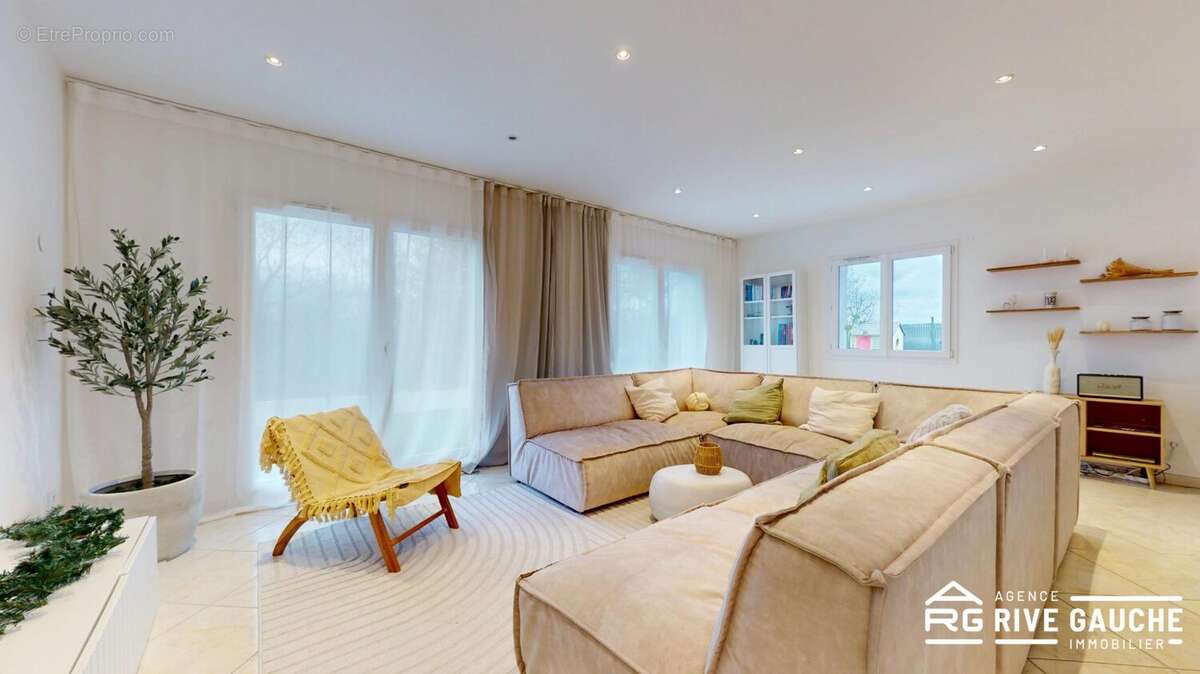 Maison à SALAISE-SUR-SANNE