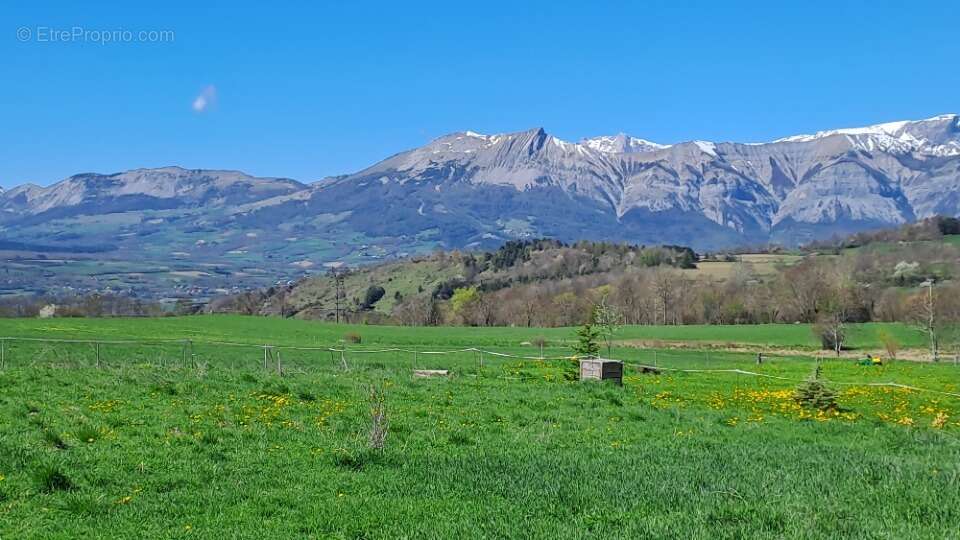 Terrain à SAINT-MICHEL-DE-CHAILLOL