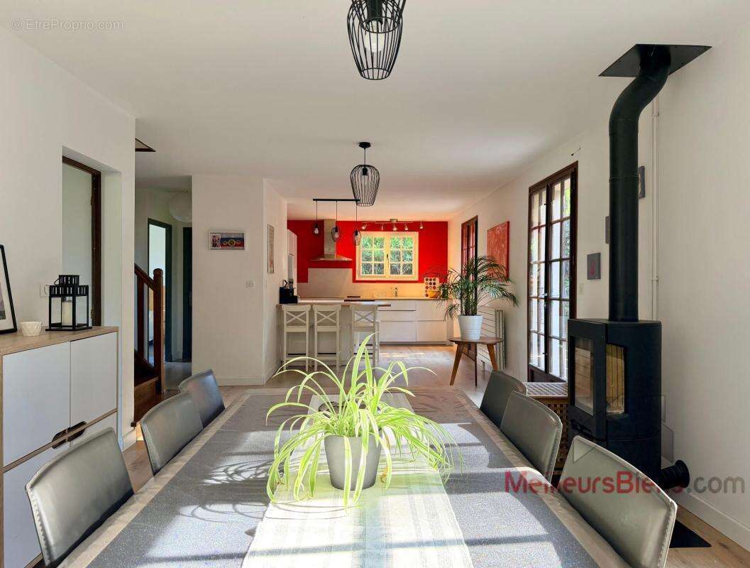 Maison familiale rénovée - 7 pièces - 5 chambres - Grand jardin - Lons-le-Saunier - photo 13