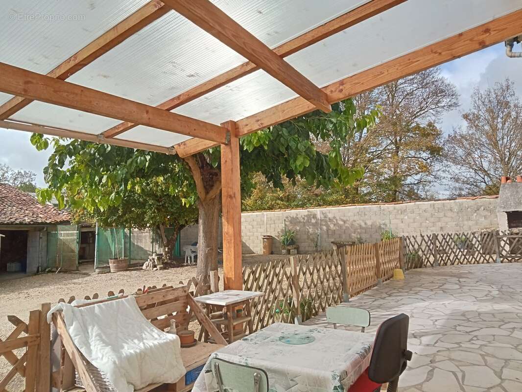 Appartement à SAINTE-SEVERE