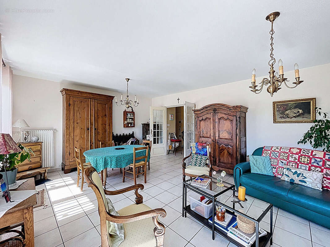 Appartement à NEUVILLE-SUR-SAONE