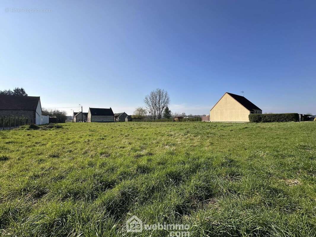 Tous les réseaux sont à proximité ! - Terrain à MORTIERS