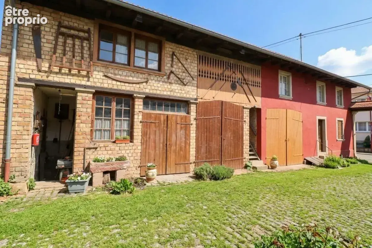 Maison de ville à rénover avec terrasse couverte et garage - photo 1