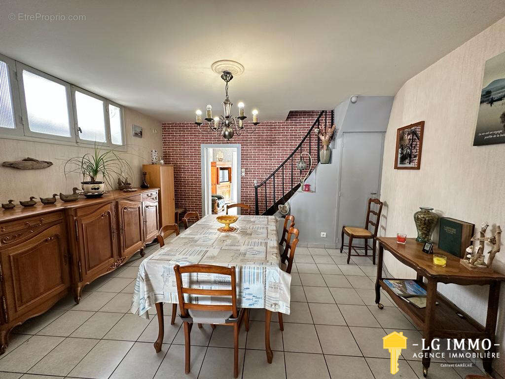Maison à MORTAGNE-SUR-GIRONDE