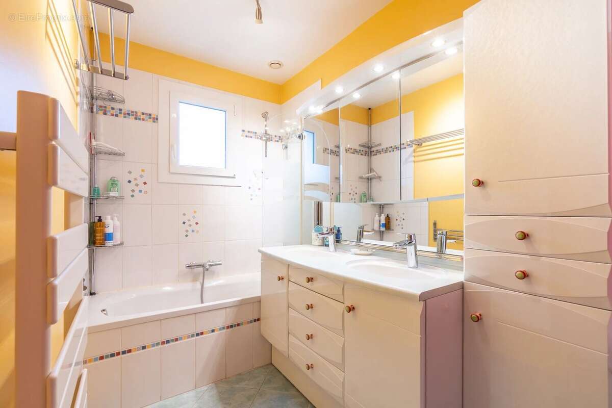 Maison à BRY-SUR-MARNE