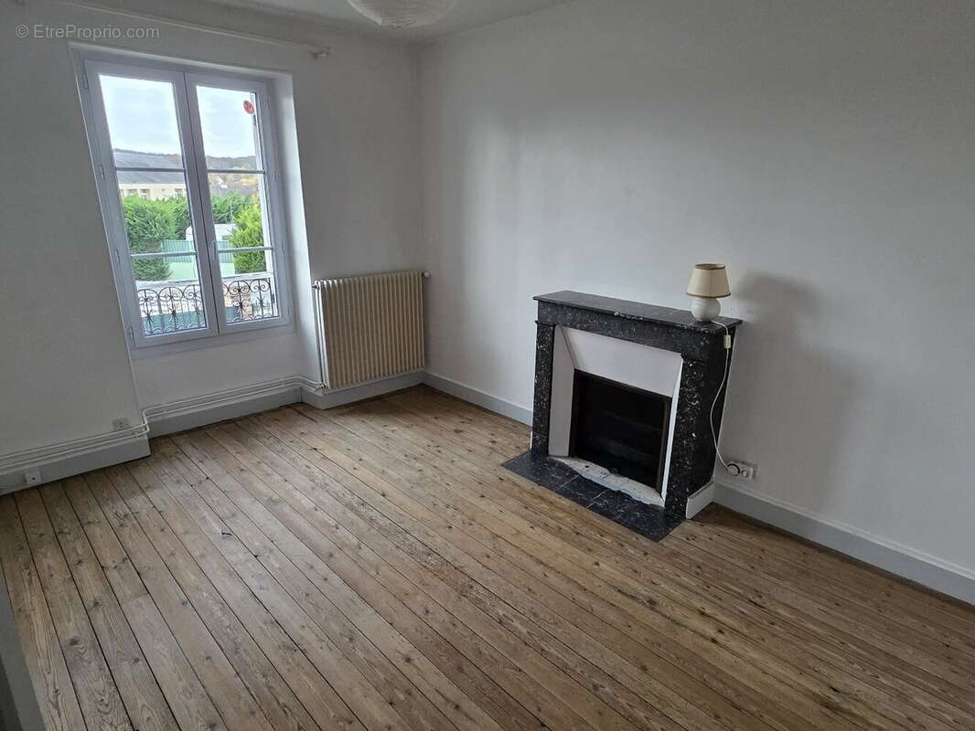 Maison à ANGERVILLIERS