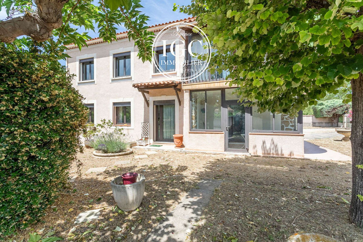 DOUBLE HABITATION Gignac La Nerthe 7 pièce(s) 213 m2 - photo 4