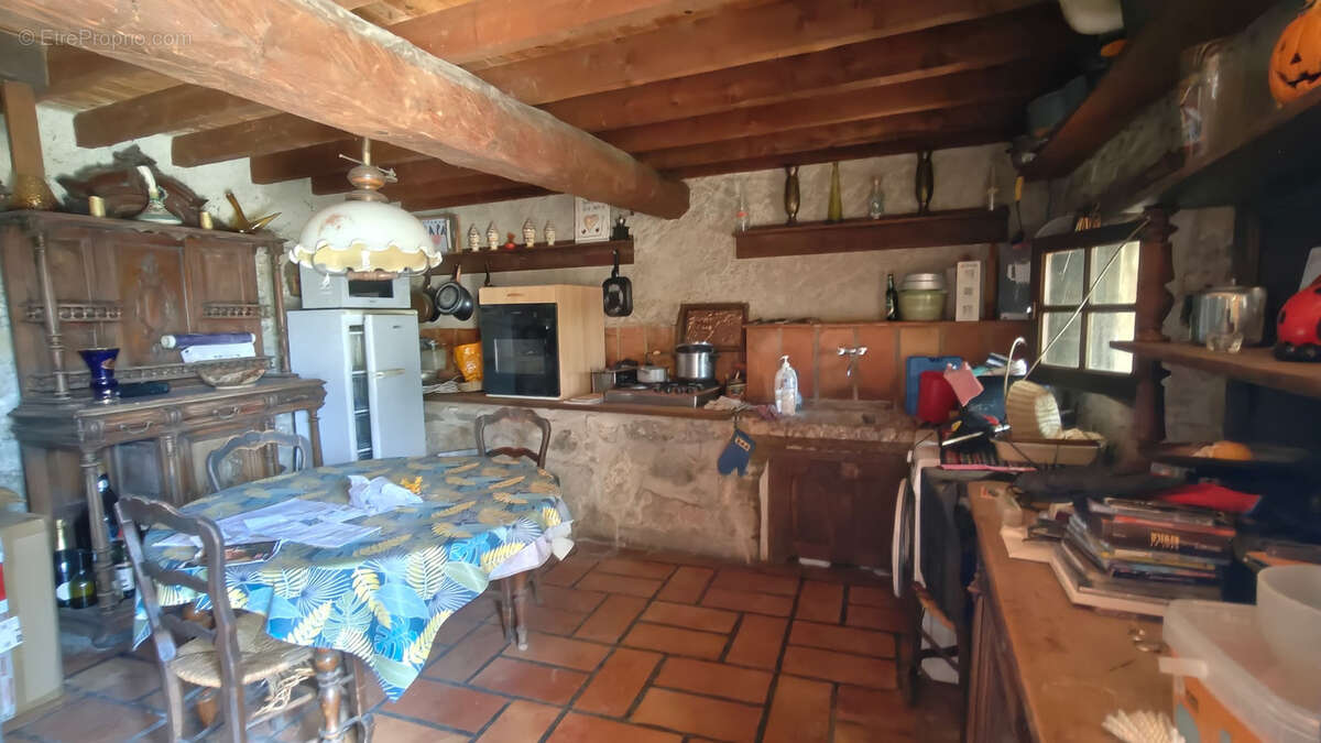 CORBIERES VERTES PROCHE COUIZA - Maion de village en pierre de 110m2 habitable avec cour et garage - Charme et - photo 4