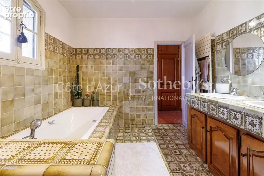Nice Fabron, propriété en pierre avec piscine sur plus de 2 200 m² de terrain - photo 14