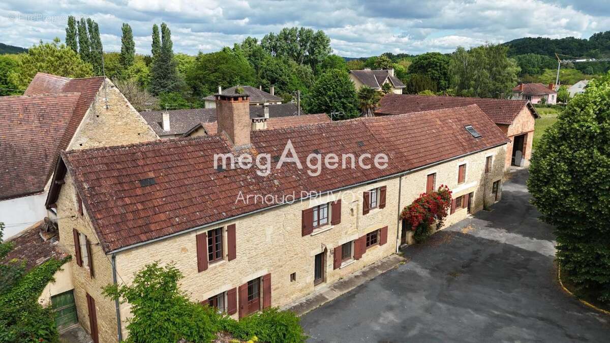Maison à LE BUISSON-DE-CADOUIN