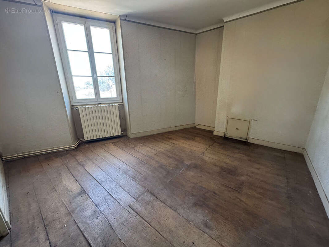 Maison à BUSSIERE-POITEVINE