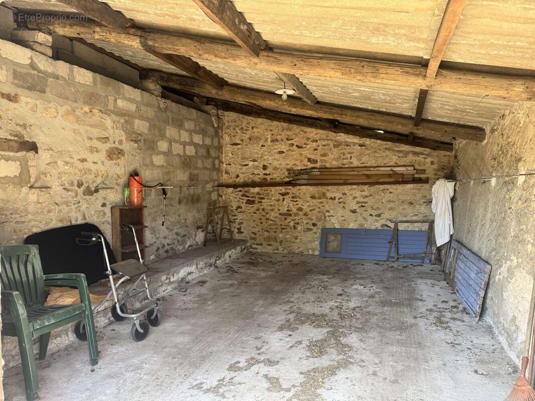 Maison 83 m² à Grezac  - photo 3