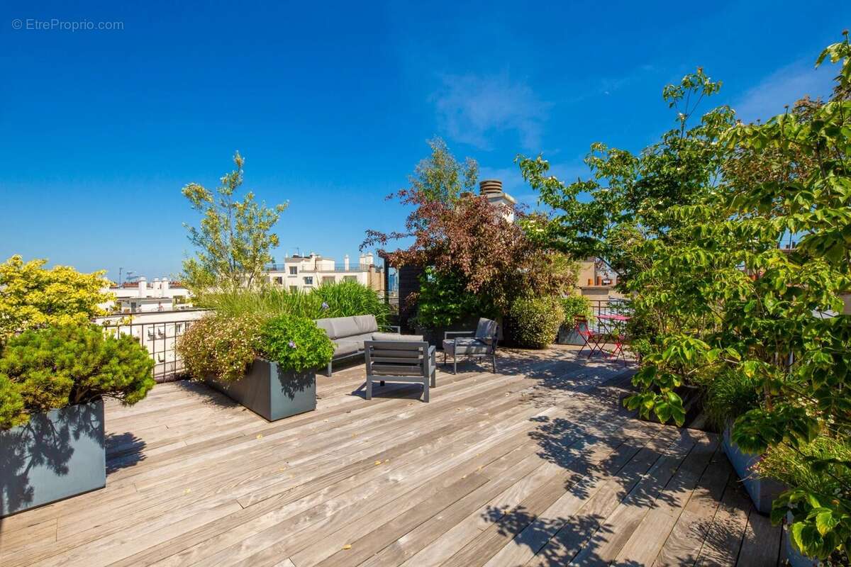 Appartement à PARIS-16E