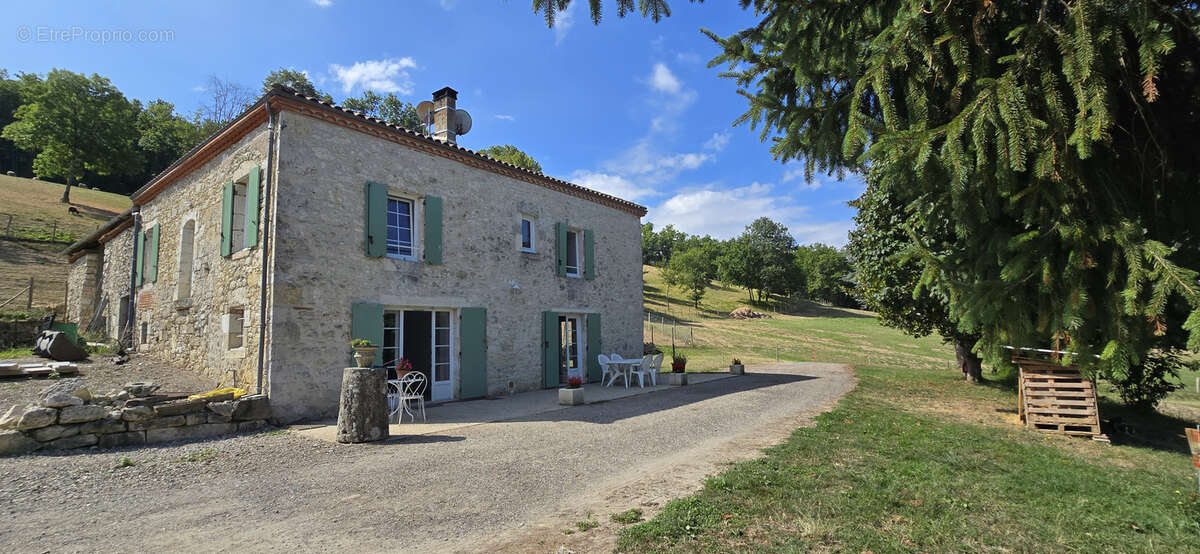 Maison à PUJOLS