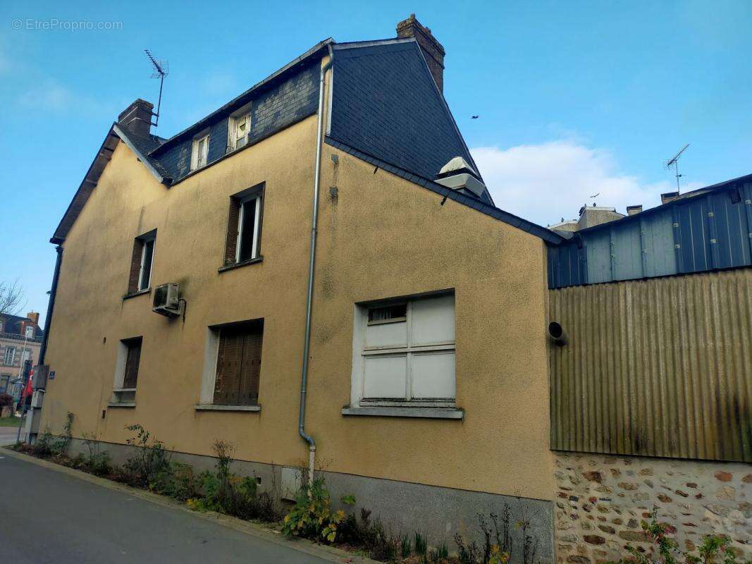 Maison à VILLAINES-LA-JUHEL