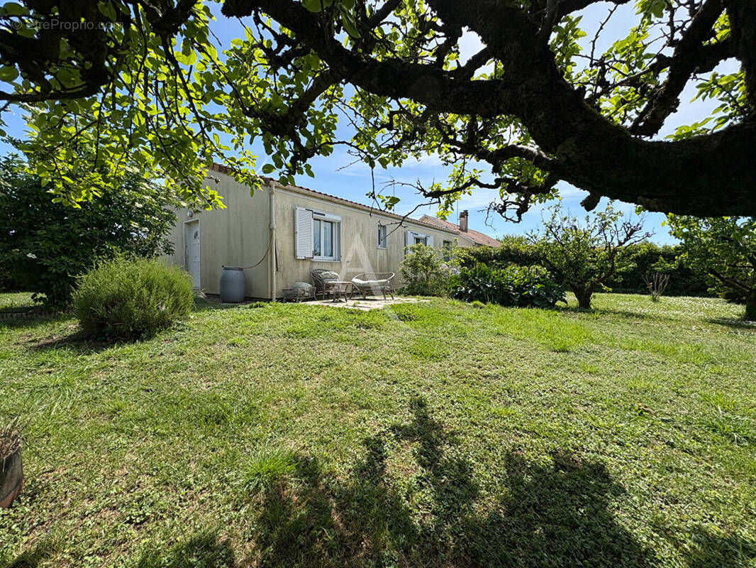Maison à LE POIRE-SUR-VELLUIRE