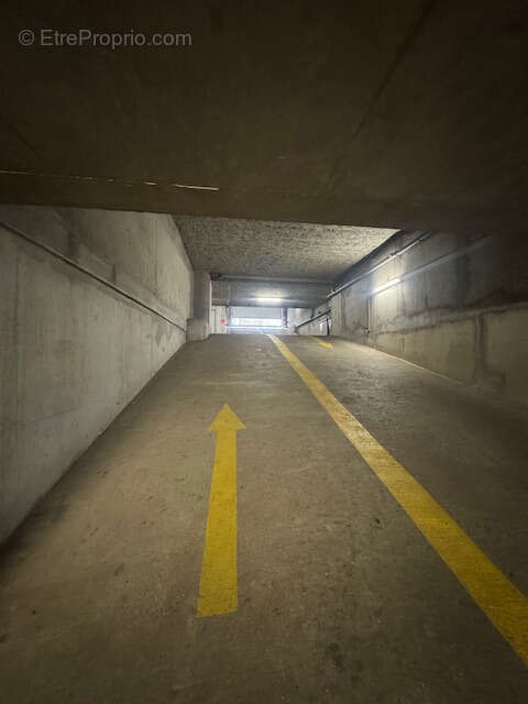 Parking à COURBEVOIE