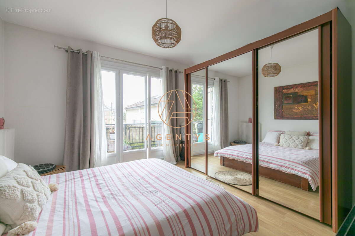 Appartement à SAINT-MAUR-DES-FOSSES