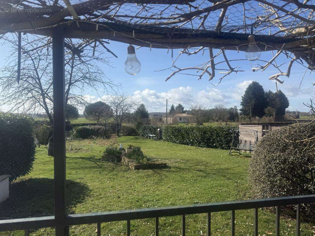 Maison à CHASSENEUIL-SUR-BONNIEURE