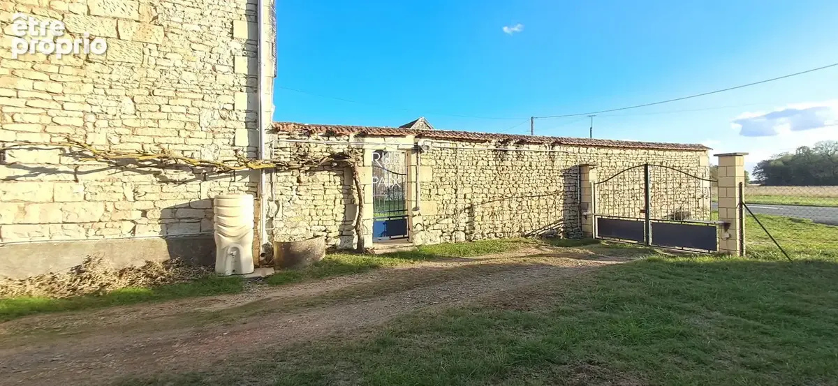 Maison à SAINT-GERVAIS-LES-TROIS-CLOCHERS