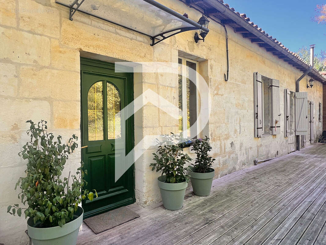 Maison pierre plain pied à Fronsac 105 m2 - photo 3