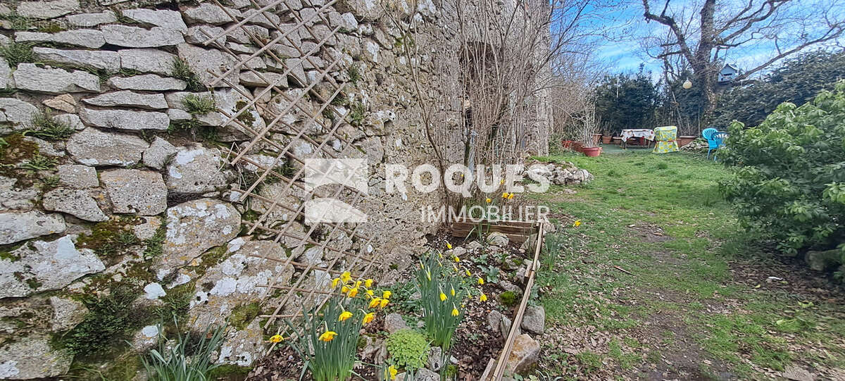 Maison en pierre de 104,65 m2 sur terrain attenant de 9420m2 - photo 11