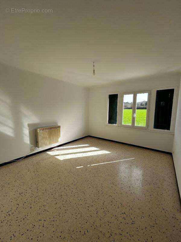 Maison à LE PUY-SAINTE-REPARADE