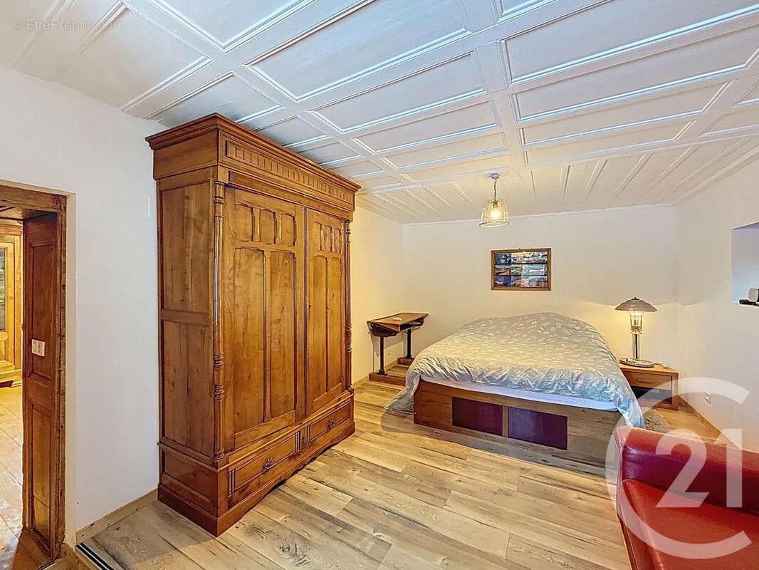 Maison à LA RIVIERE-ENVERSE