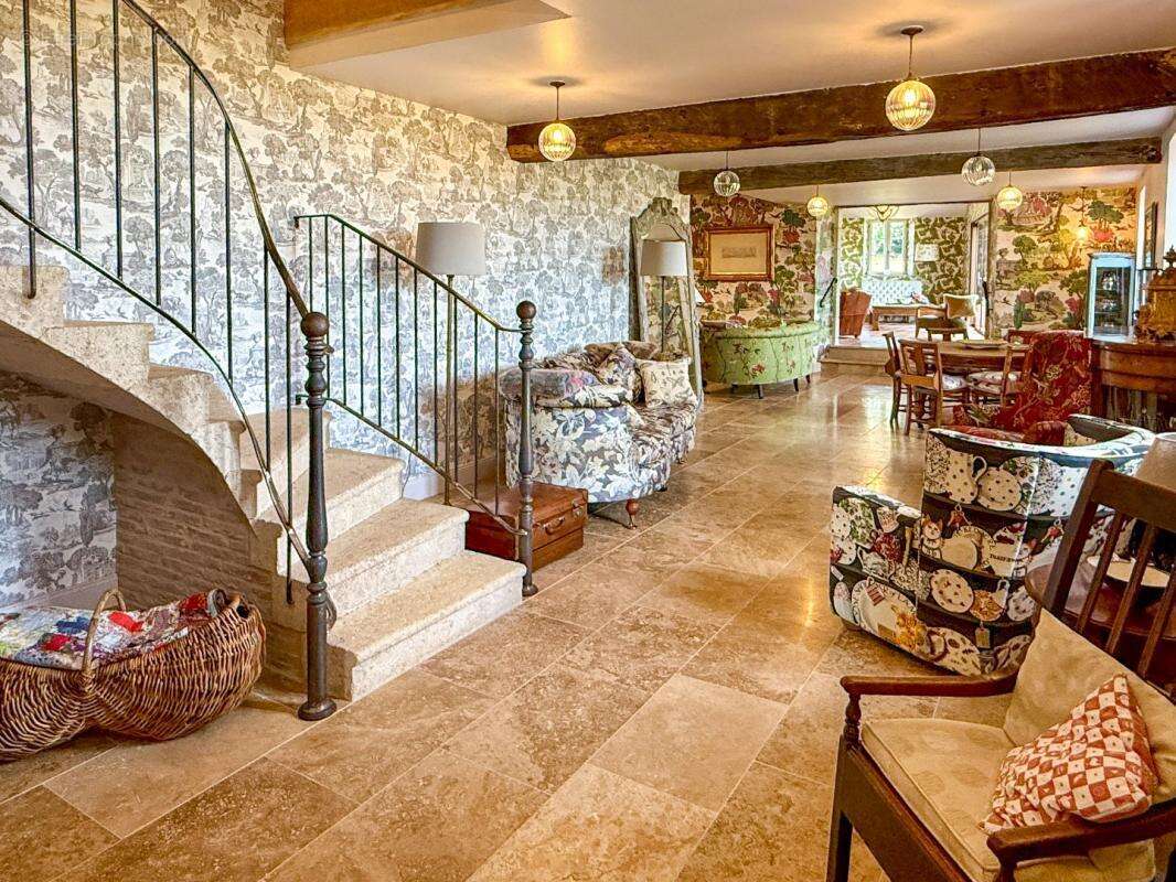 Idylle rurale, somptueuse maison en pierre sur 1,8 hectares de terrain - photo 3