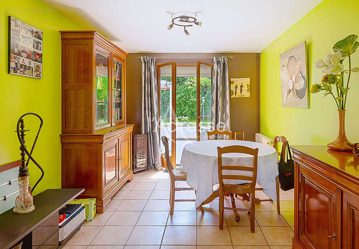 Maison à MONTEVRAIN