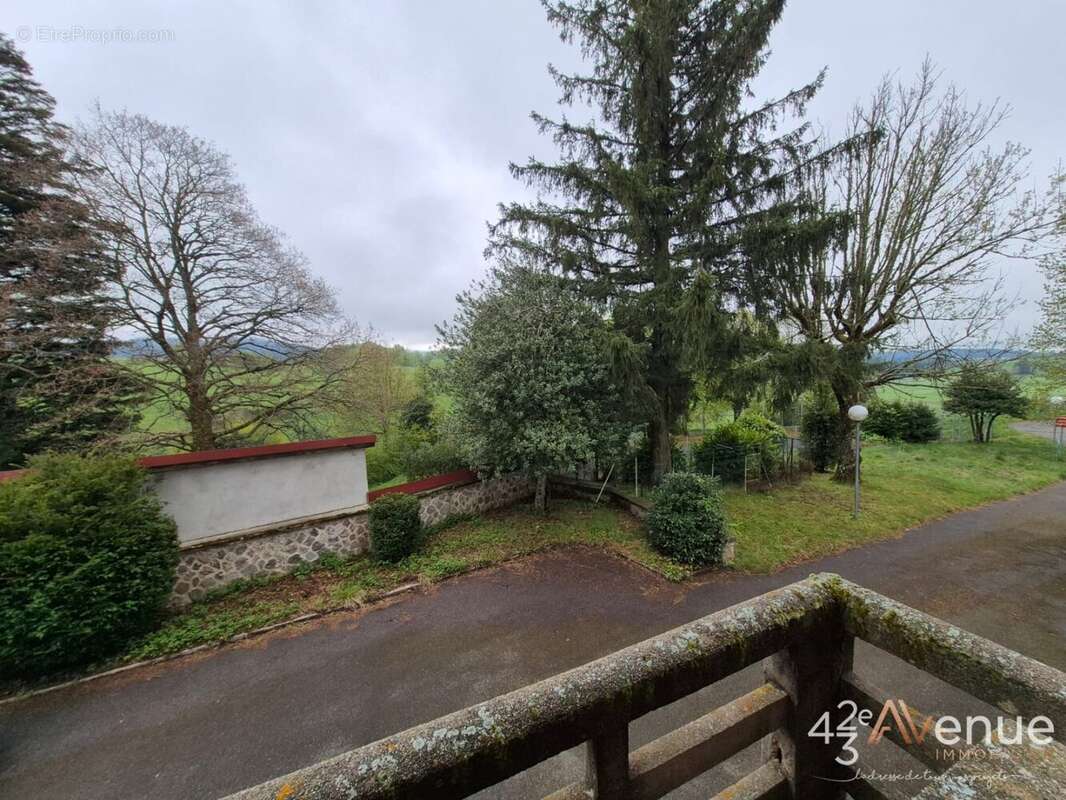 Appartement à SAINT-GENEST-MALIFAUX