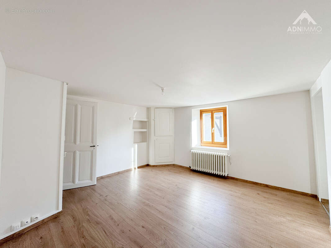 Maison à SERGY